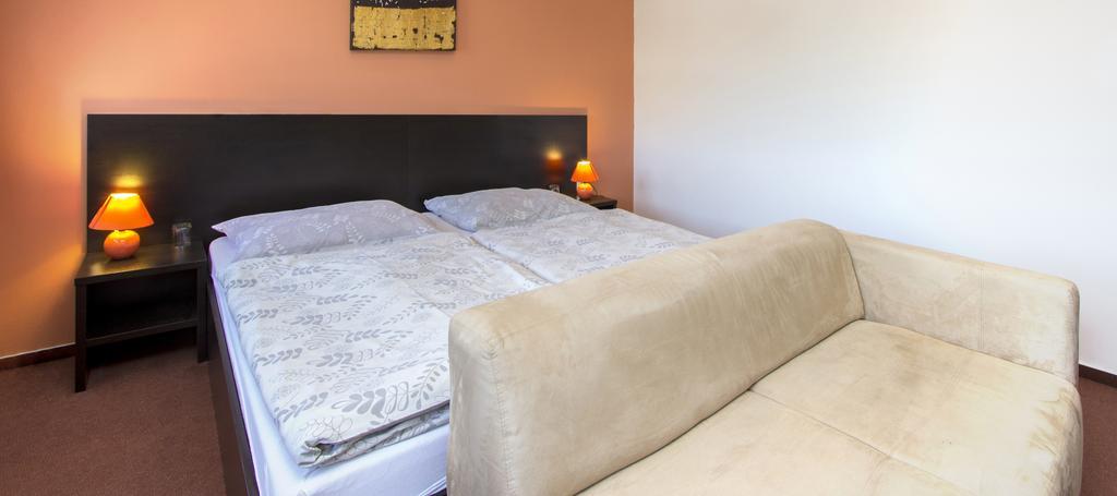 Garni Hotel Fellini Ziar nad Hronom Ruang foto