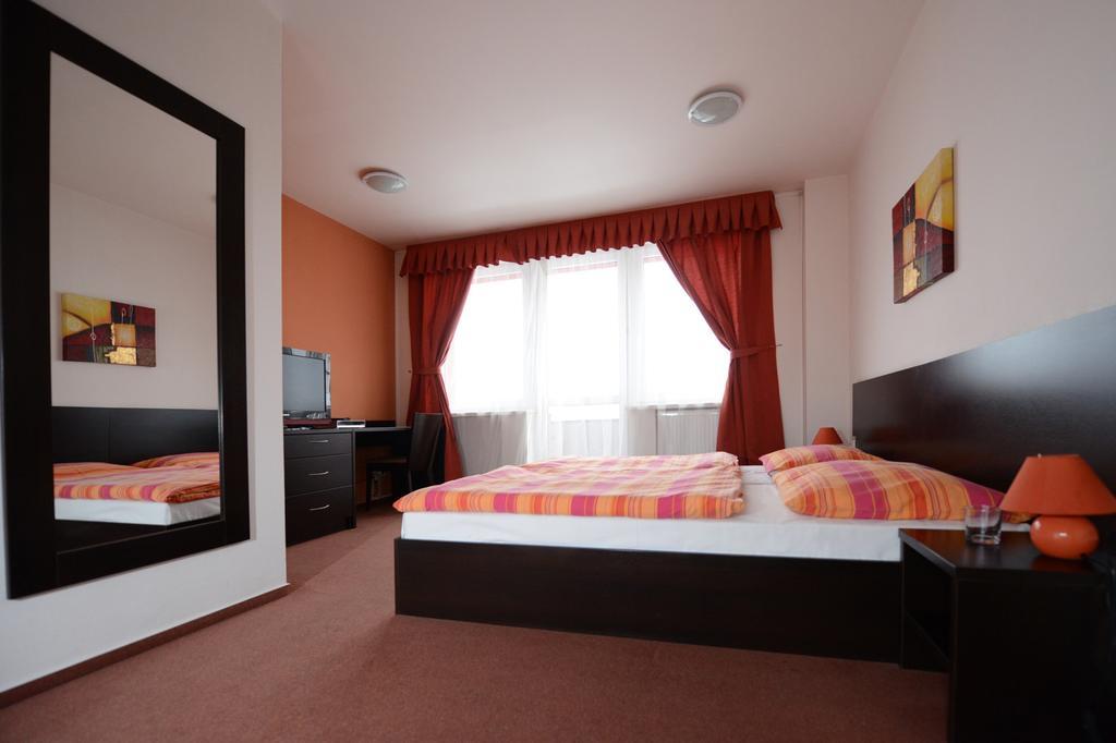 Garni Hotel Fellini Ziar nad Hronom Ruang foto