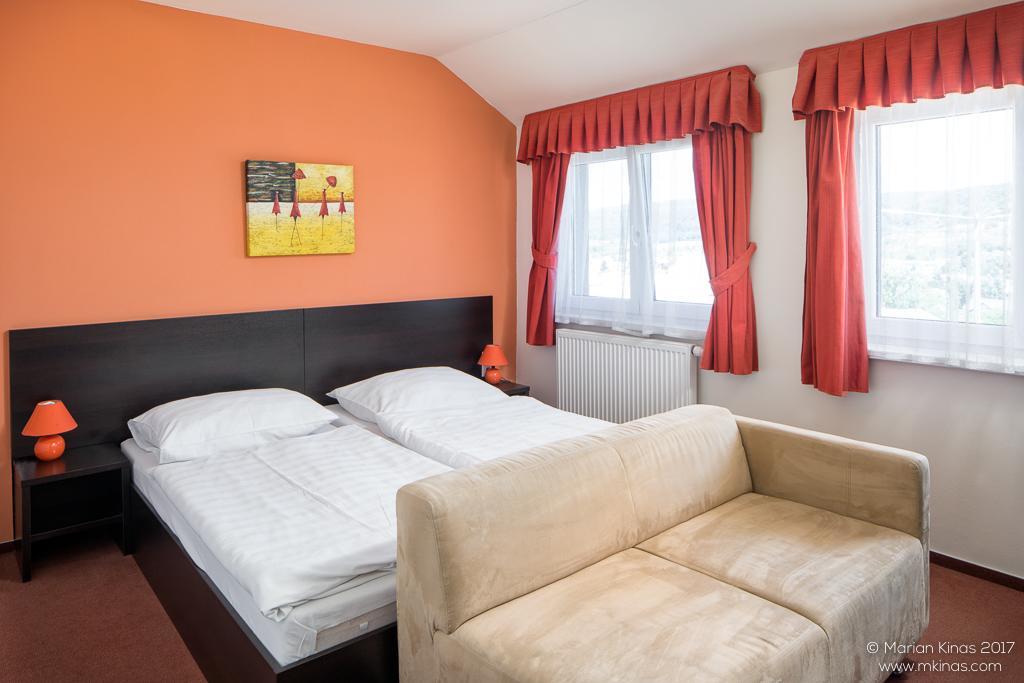 Garni Hotel Fellini Ziar nad Hronom Bagian luar foto